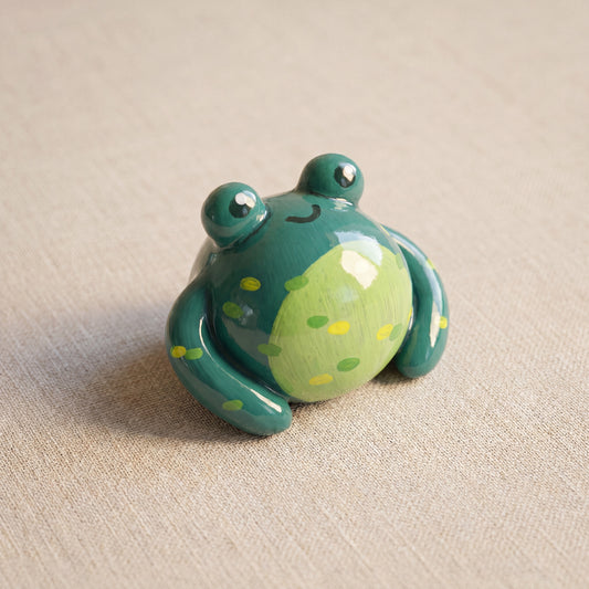 Mr. Ribbit handmade glossy clay desk pal, isometric view