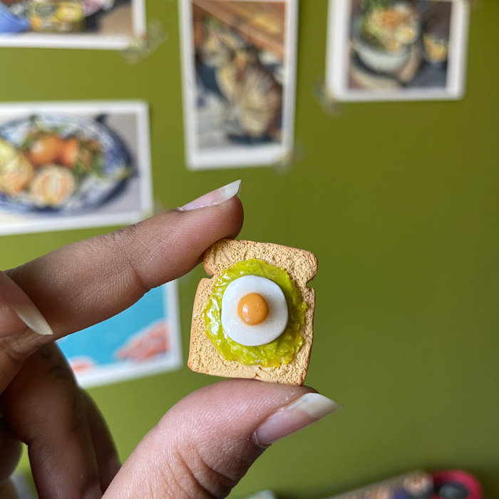 Avocado egg toast handmade polymer clay keychain, miniature toast with green avocado spread and fried egg, glossy glaze