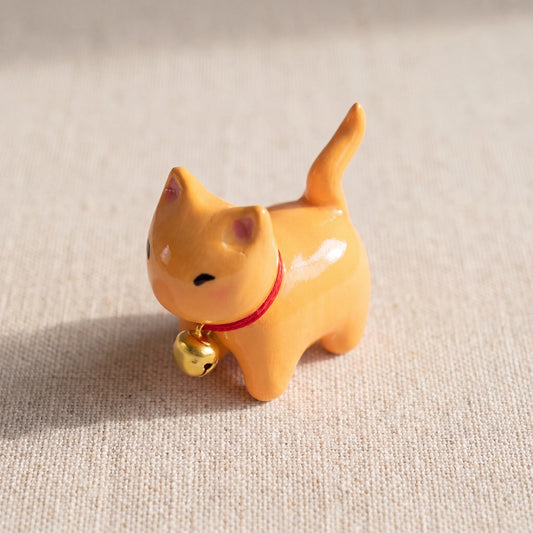 Ginger kitty handmade glossy clay desk pal, isometric view